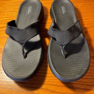 Skechers GOGA MAX Women’s Black Sandals, 10M